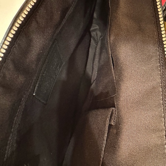 Coach Gray Leather Interior - Picture 5 of 7